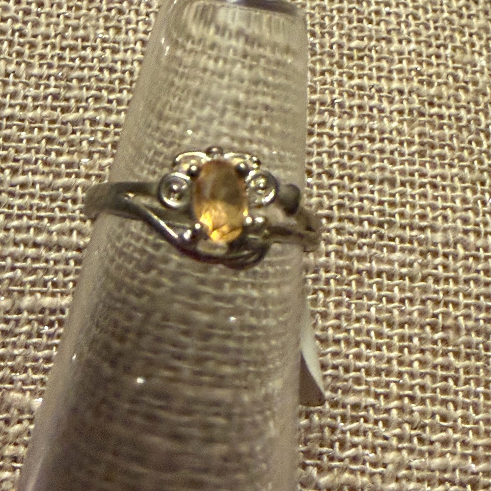 VTG 925 silver and topaz ring, size 7.5